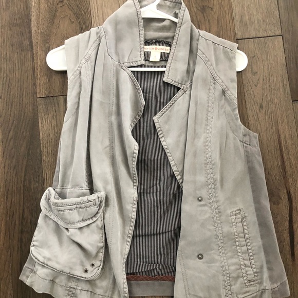 Peyton Jensen Vest - Picture 1 of 3